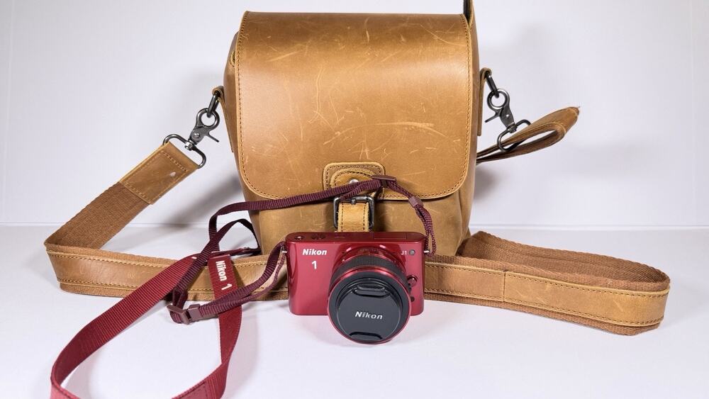 Nikon 1 J1 Red Mirrorless Camera 10-30mm Lens, Charger, 3 bat + Leather Bag